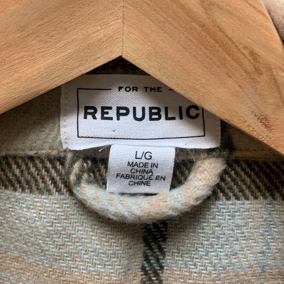 For The Republic Crop Shacket - Picture 3 of 11